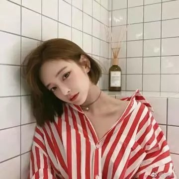 穿风信子蓝的少女